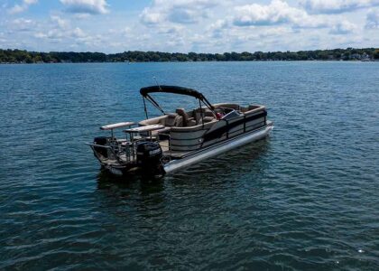 Vanderbilt Pontoons Boat 700T Series