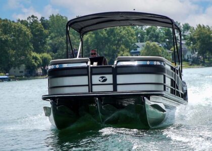 Vanderbilt Pontoons Boat 700T Series